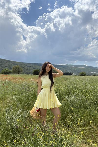 Eteği Volanlı Kuşaklı Elbise Sarı