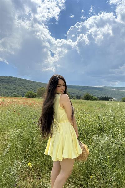 Eteği Volanlı Kuşaklı Elbise Sarı