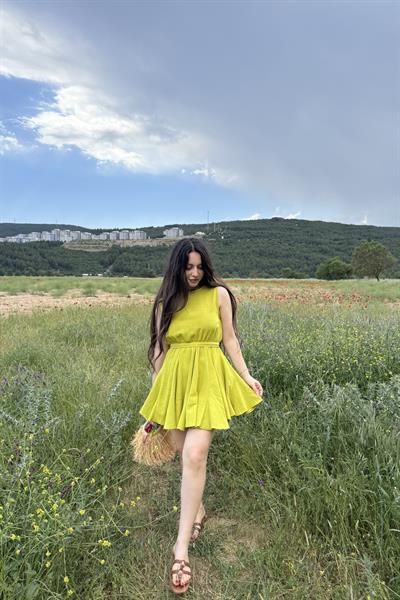 Eteği Volanlı Kuşaklı Elbise Yeşil