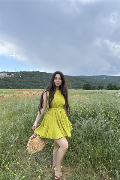 Eteği Volanlı Kuşaklı Elbise Yeşil
