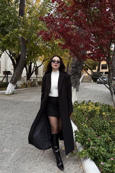 Fermuar Detaylı Klasik Kesim Vatkalı Siyah Kaşe Kaban