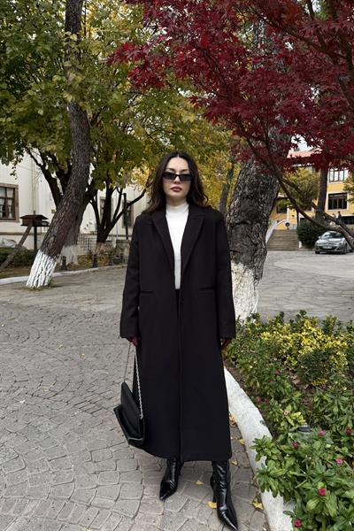 Fermuar Detaylı Klasik Kesim Vatkalı Siyah Kaşe Kaban