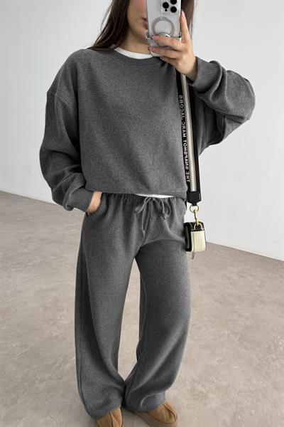 Fitilli Dokulu Gri Eşofman Takımı