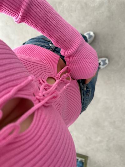 Fiyonklu Pencere Detaylı Triko Pembe Üst