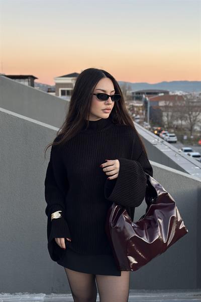 Geniş Kollu Dik Yaka Premium Kazak Siyah