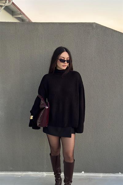 Geniş Kollu Dik Yaka Premium Kazak Siyah