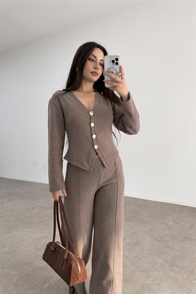 Gold Düğmeli V Yaka Pantolonlu Kahve Fitilli Takım