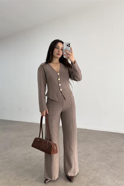 Gold Düğmeli V Yaka Pantolonlu Kahve Fitilli Takım