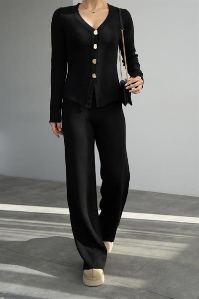 Gold Düğmeli V Yaka Triko Siyah Takım