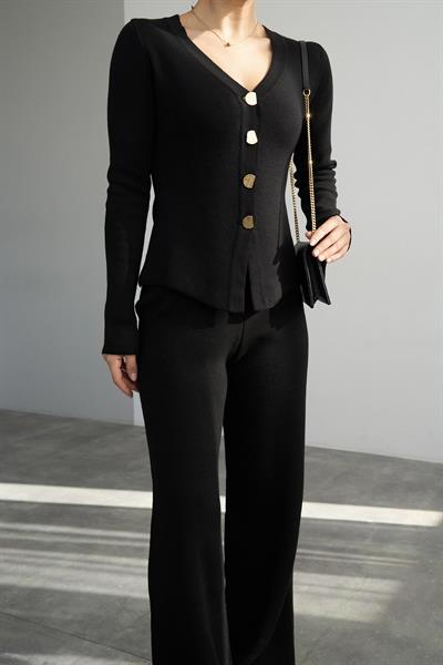 Gold Düğmeli V Yaka Triko Siyah Takım