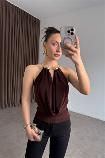 Gold Kolyeli Degaje Kahve Bluz 