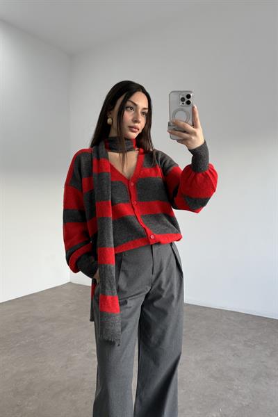 Gri Kırmızı Çizgili Atkılı Hırka