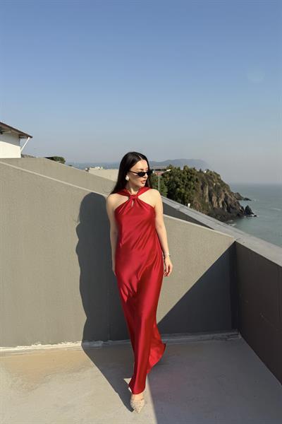 Halter Yaka İpek Saten Elbise Kırmızı