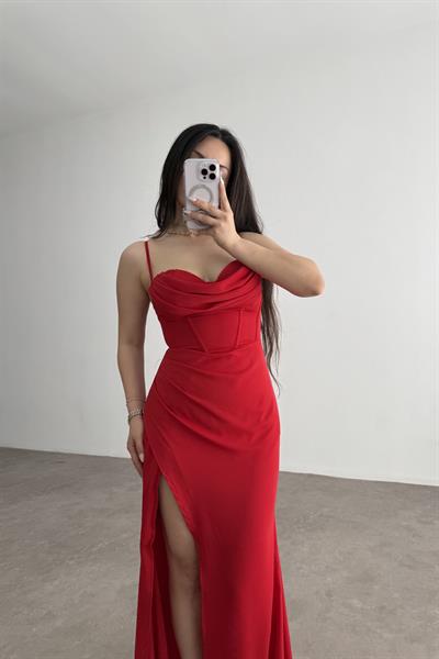 Anka Yırtmaç Detaylı Kırmızı Midi Elbise
