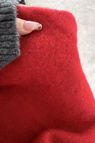 Kalın Yün Karışımlı Kırmızı Atkı