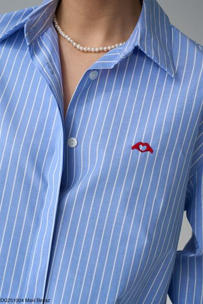 Kalp Logolu Çizgili Mavi Gömlek