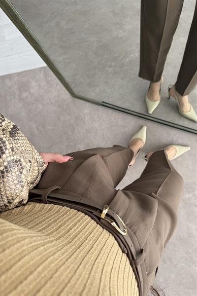 Kemer Detaylı Krep Havuç Pantolon Mocha