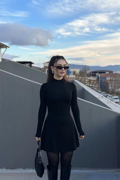 Kloş Etekli Dik Yakalı Basic Elbise