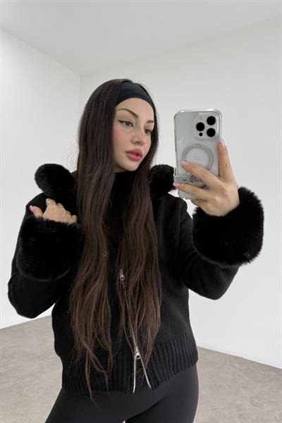 Koları Ve Kapüşonu Kürklü Fermuarlı Siyah Ceket