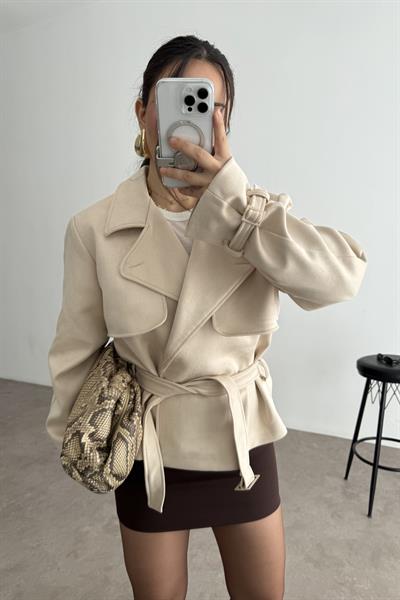 Kruvaze Kemer Detaylı Ekru Süet Ceket