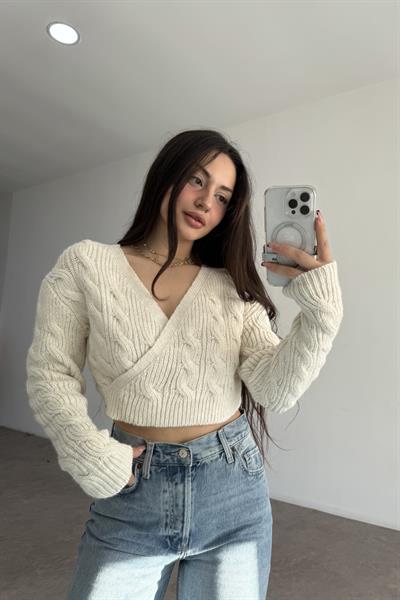 Kruvaze Yaka Örgü Desenli Bej Kazak