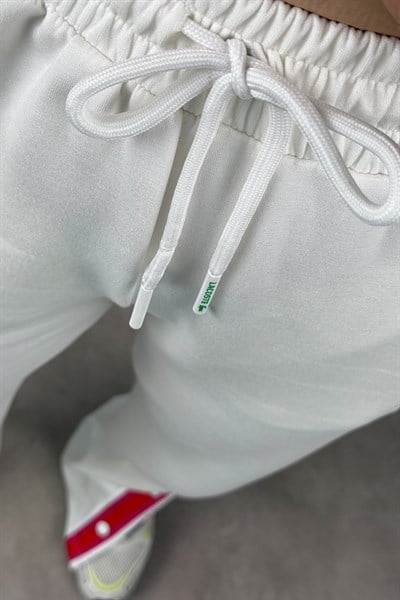 Lcst Paçası Çıt Çıtlı Şeritli Beyaz Eşofman Takımı