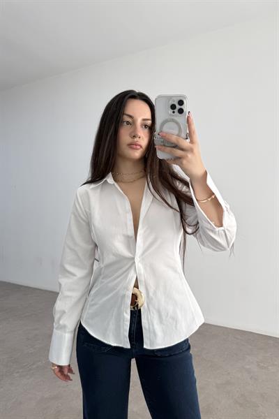 Minimal Belden Oturtmalı Beyaz Gömlek