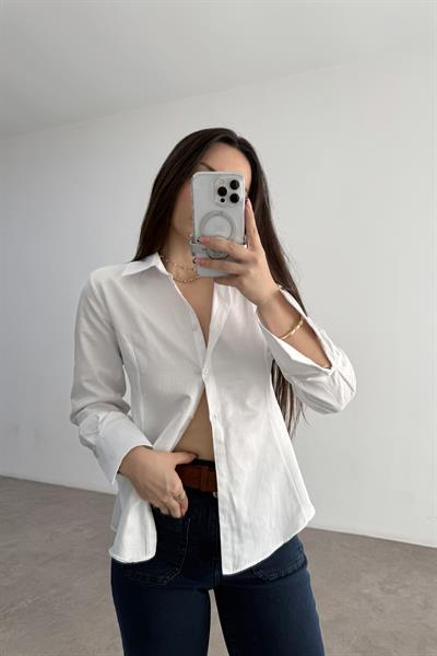 Minimal Belden Oturtmalı Beyaz Gömlek