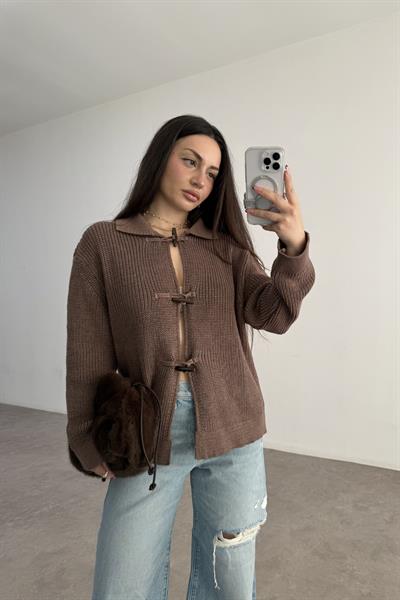 Mssmo Kahve Ahşap Düğme Detaylı Kazak