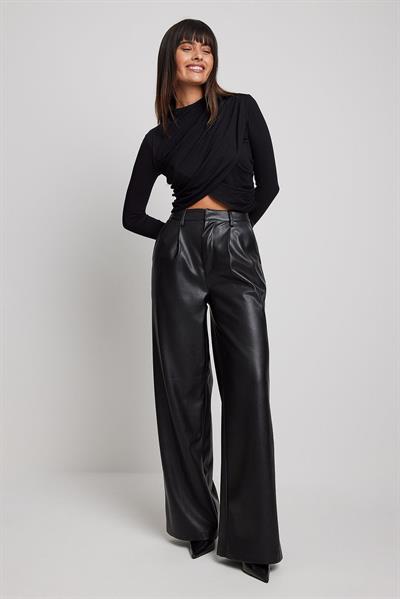 NA-KD Drapeli V Kesim Siyah Bluz