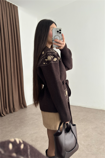 Premium Nakışlı Kuşaklı Triko Kahve Hırka