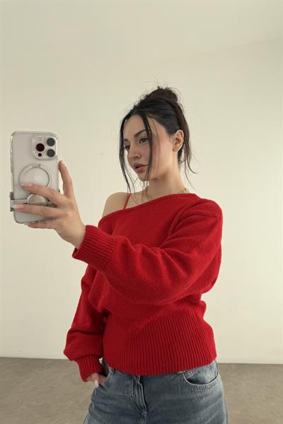 Orijinal Kırmızı Kayık Yakalı Triko Kazak