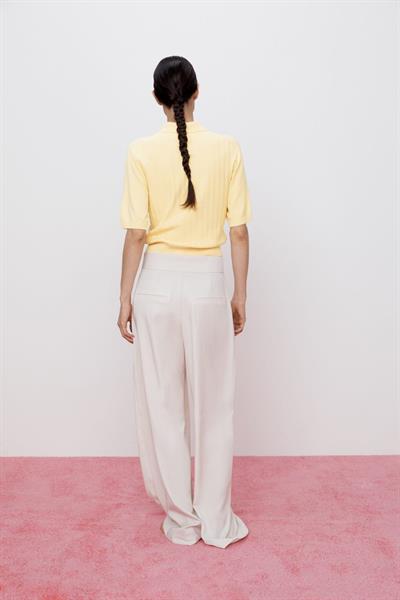 Orijinal Marka Çiçek Düğmeli Triko Üst