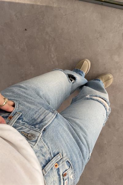 Orijinal Marka Yırtık Detaylı Açık Mavi Jean