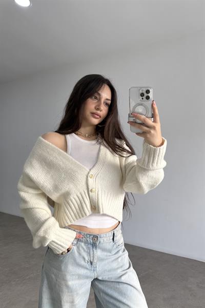 Orj Marka Üç Düğmeli Kalın Ekru Hırka