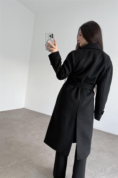 Oversize Kesim Düğmeli Kruvaze Siyah Kaban