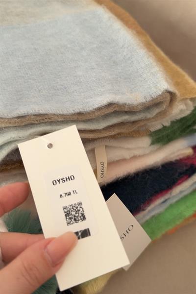 Oys. Kalın Ponpon Detaylı Renkli Atkı