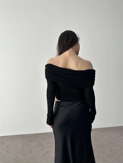 Pamuk Dokuma Drapeli Madonna Yaka Siyah Bluz