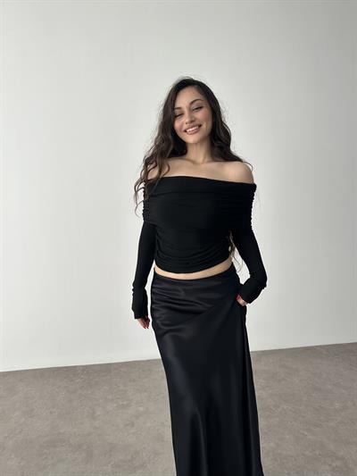 Pamuk Dokuma Drapeli Madonna Yaka Siyah Bluz