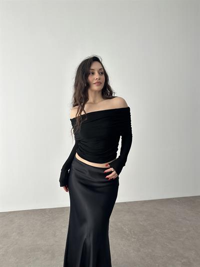 Pamuk Dokuma Drapeli Madonna Yaka Siyah Bluz