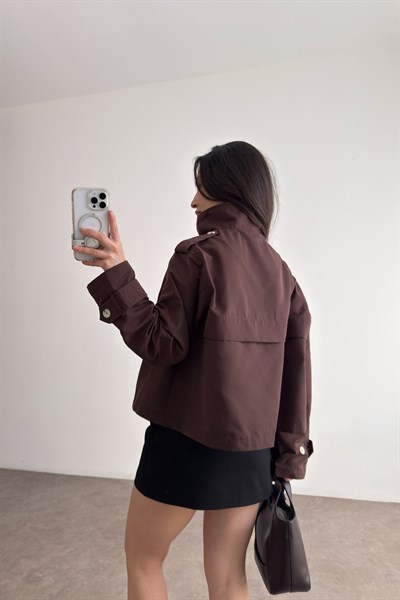 Premium Dik Yaka Detaylı Kısa Kahve Trençkot