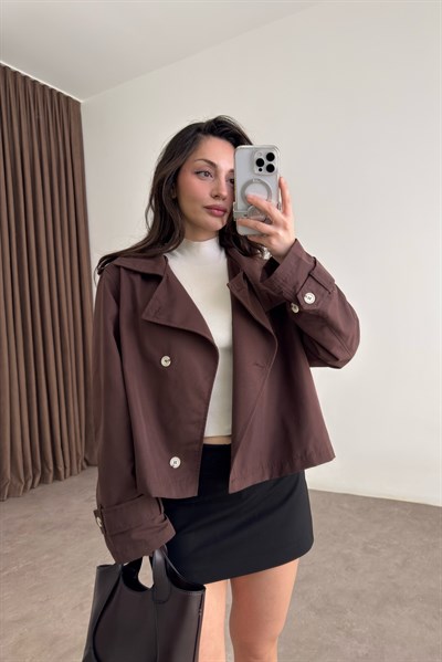 Premium Dik Yaka Detaylı Kısa Kahve Trençkot