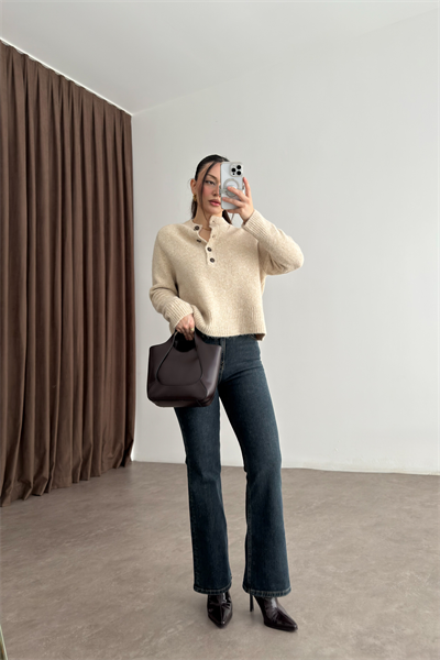 Premium Dik Yaka Düğmeli Taş Triko Kazak 