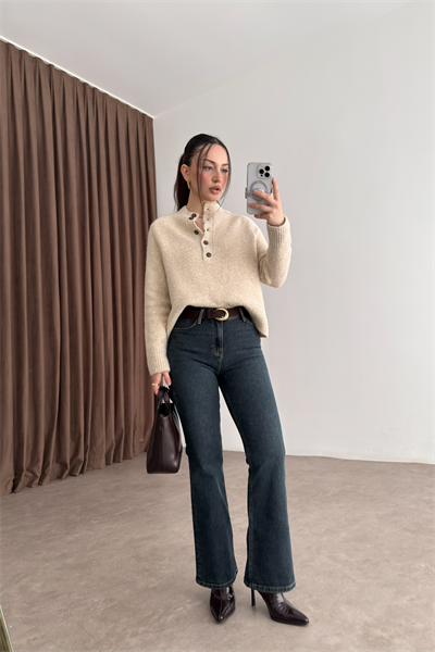 Premium Dik Yaka Düğmeli Taş Triko Kazak 