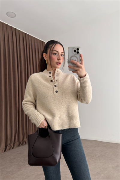 Premium Dik Yaka Düğmeli Taş Triko Kazak 