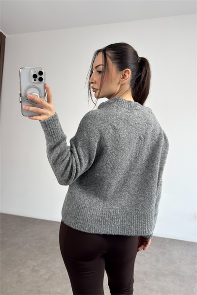 Premium Dik Yakalı Düğmeli Gri Triko Kazak