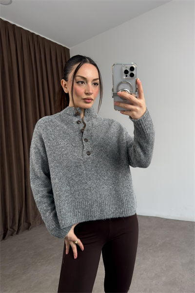 Premium Dik Yakalı Düğmeli Gri Triko Kazak