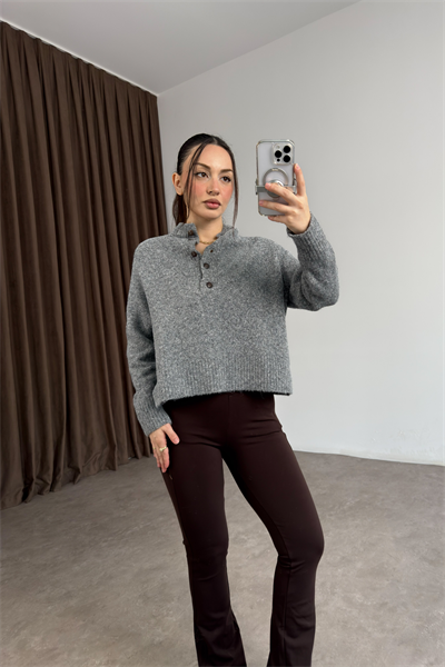 Premium Dik Yakalı Düğmeli Gri Triko Kazak