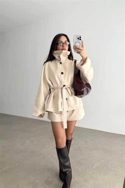 Premium Kalite Dökümlü Yaka Düğmeli Ekru Trençkot