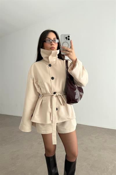 Premium Kalite Dökümlü Yaka Düğmeli Ekru Trençkot